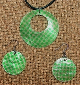 Thin dyed shell 17- 1/2" rubber cord necklace & earring set nk73
