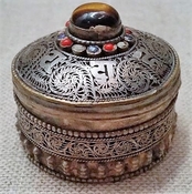 Very old fully charged Wicca charging box trinket pk13