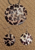  Thin dyed shell 17- 1/2" rubber necklace & matching earring nk77 